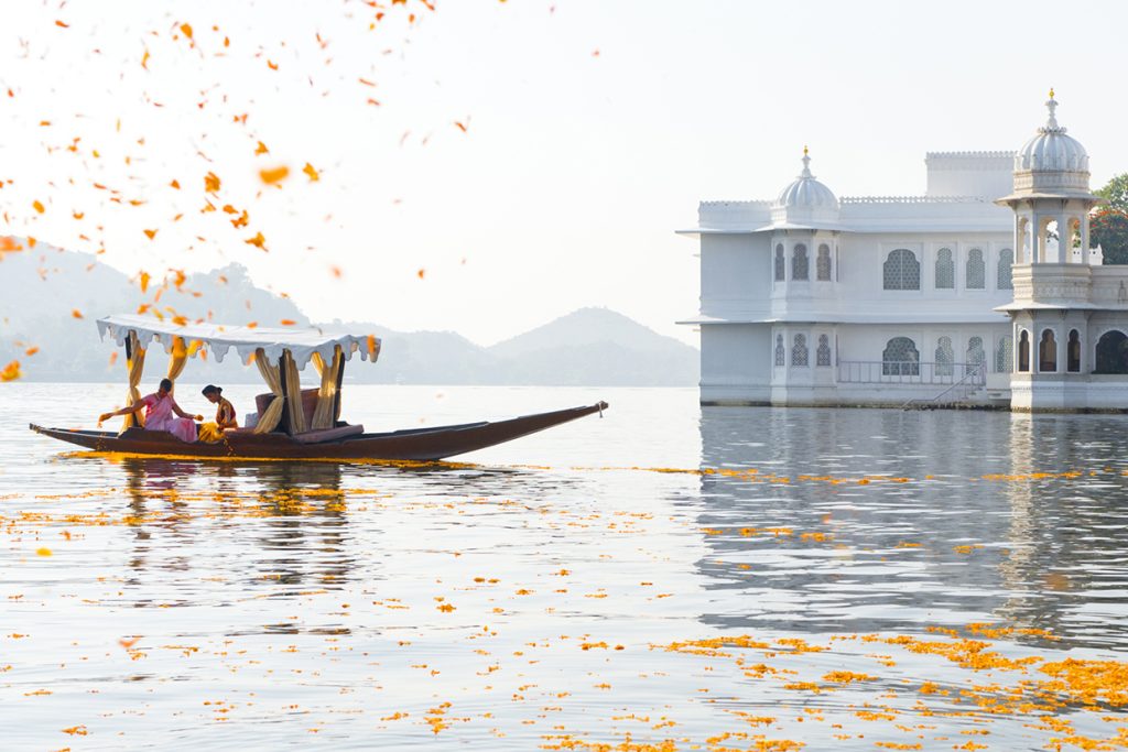 visita a la ciudad del lago de udaipur